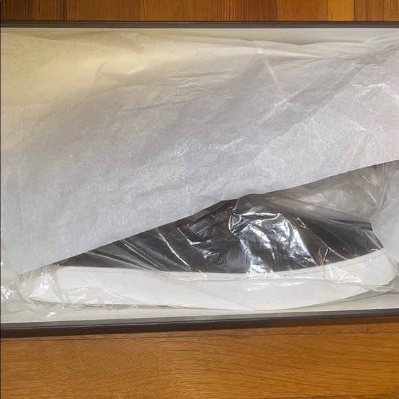 Gucci Logo Embossed Slip On Shoe - Picture 2 of 9